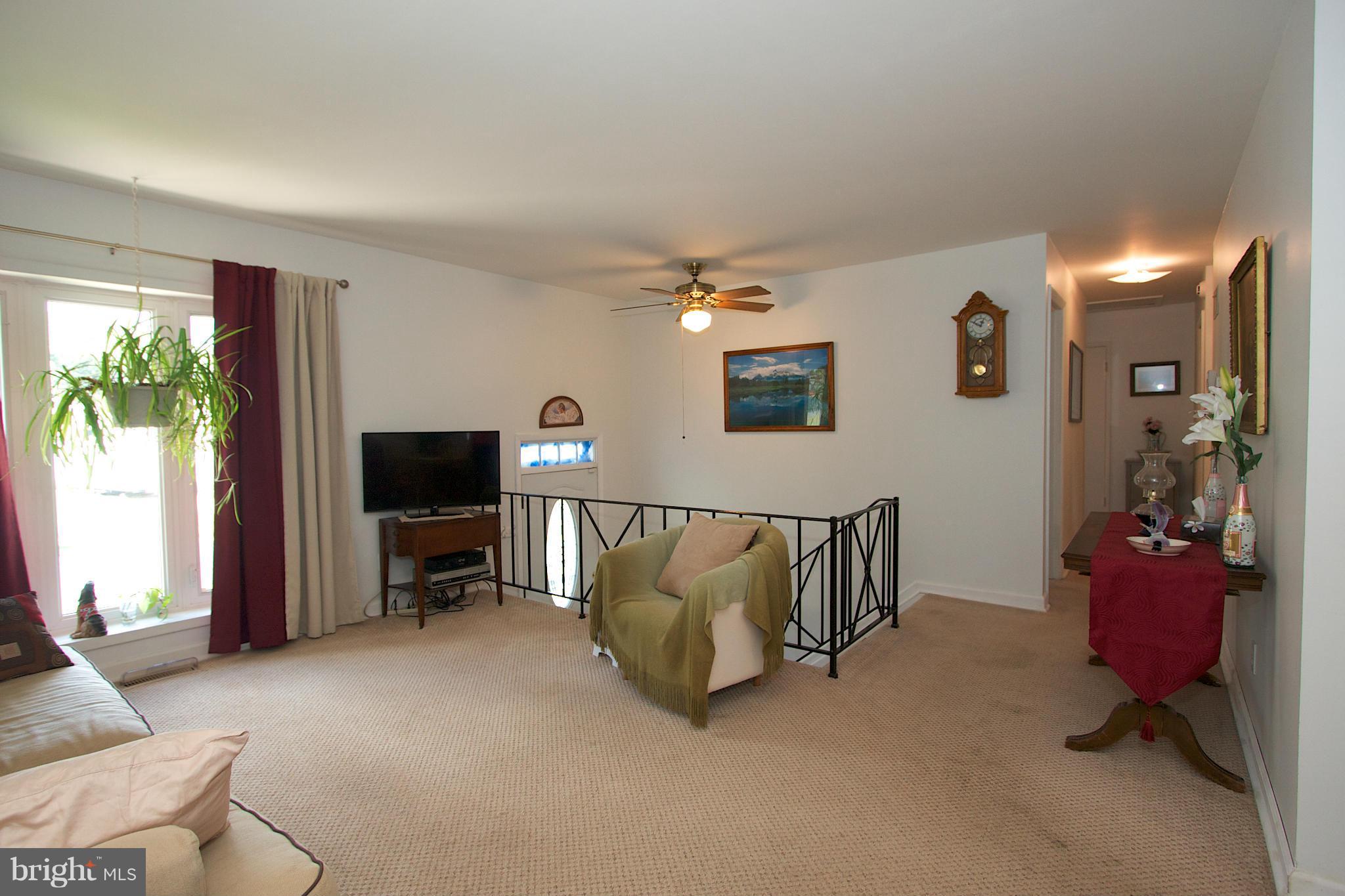 622 Banyan Road Edgewood, MD 21040 - Photo 6 of 27 Living Room