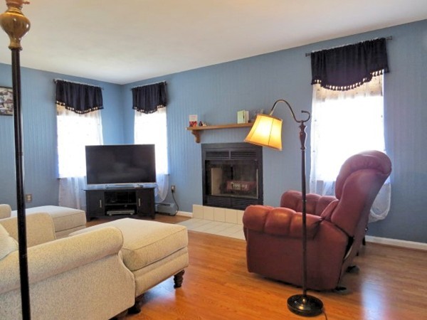 21 Brandon Road Haverhill, MA 01832 - Photo 6 of 25 Gallery Image 6