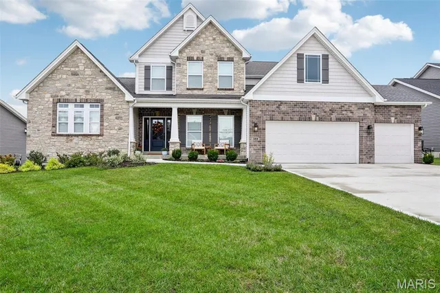 $859,900 | 322 Royal Dornoch Court, Dardenne Prairie, MO 63368