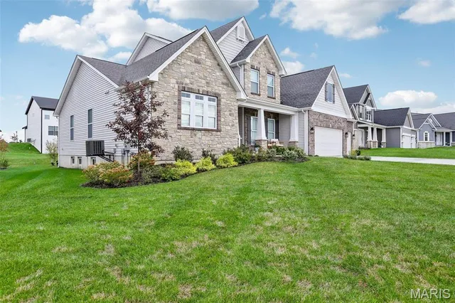 $859,900 | 322 Royal Dornoch Court, Dardenne Prairie, MO 63368