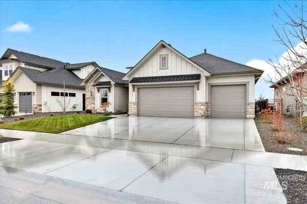 $829,900 | 1911 North Willowick Avenue, Eagle, ID 83616