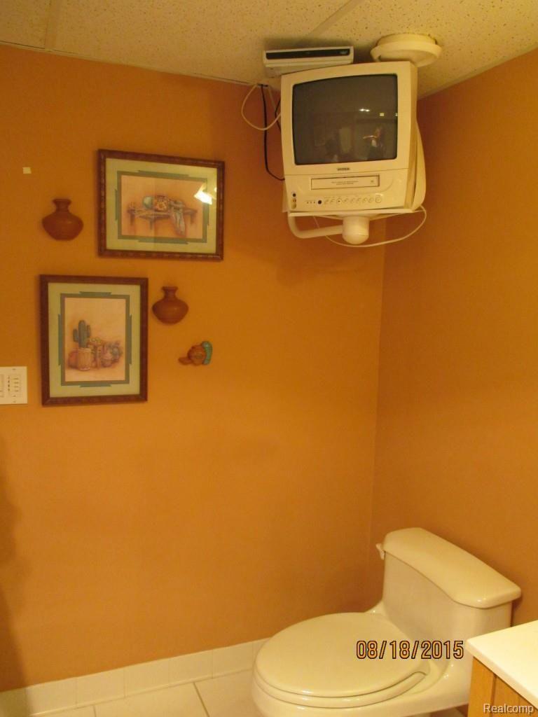 24520 Kelly Road Eastpointe, MI 48021 - Photo 29 of 37 IMG_0754.jpg