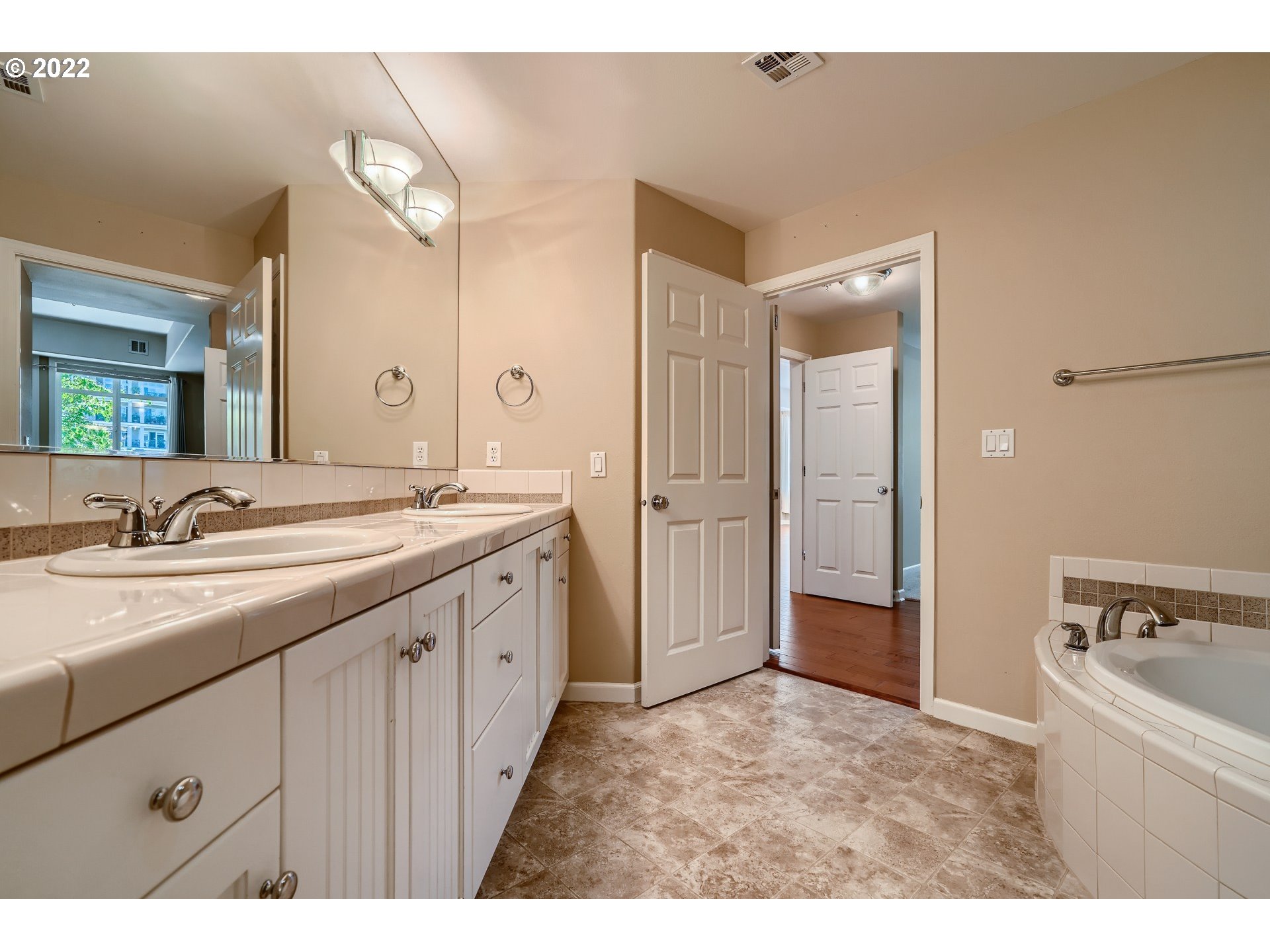 4873 Northwest Promenade Terrace, Unit 121 Portland, OR 97229 - Photo 15 of 31 Gallery Image 15