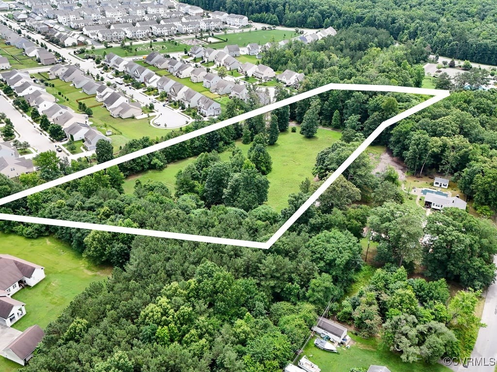 7700 Conifer Road Richmond, VA 23237 - Photo 4 of 12 a view of a garden from a balcony