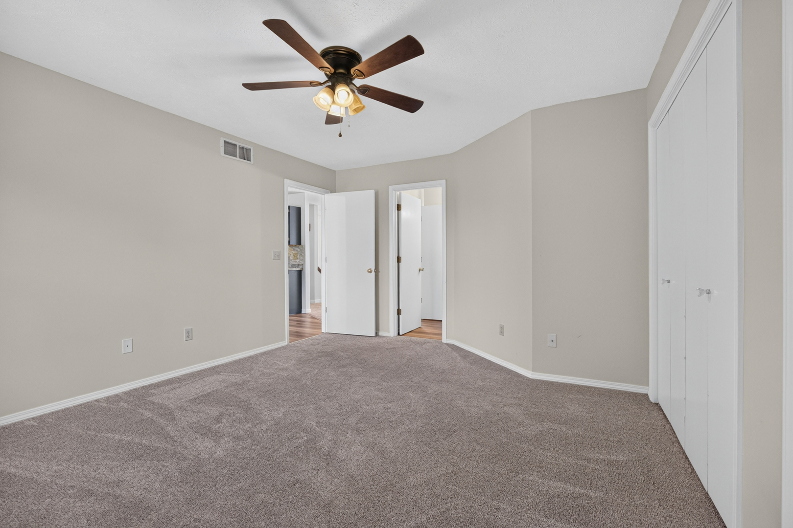 8 Rounds Road Bloomington, IL 61704 - Photo 19 of 46