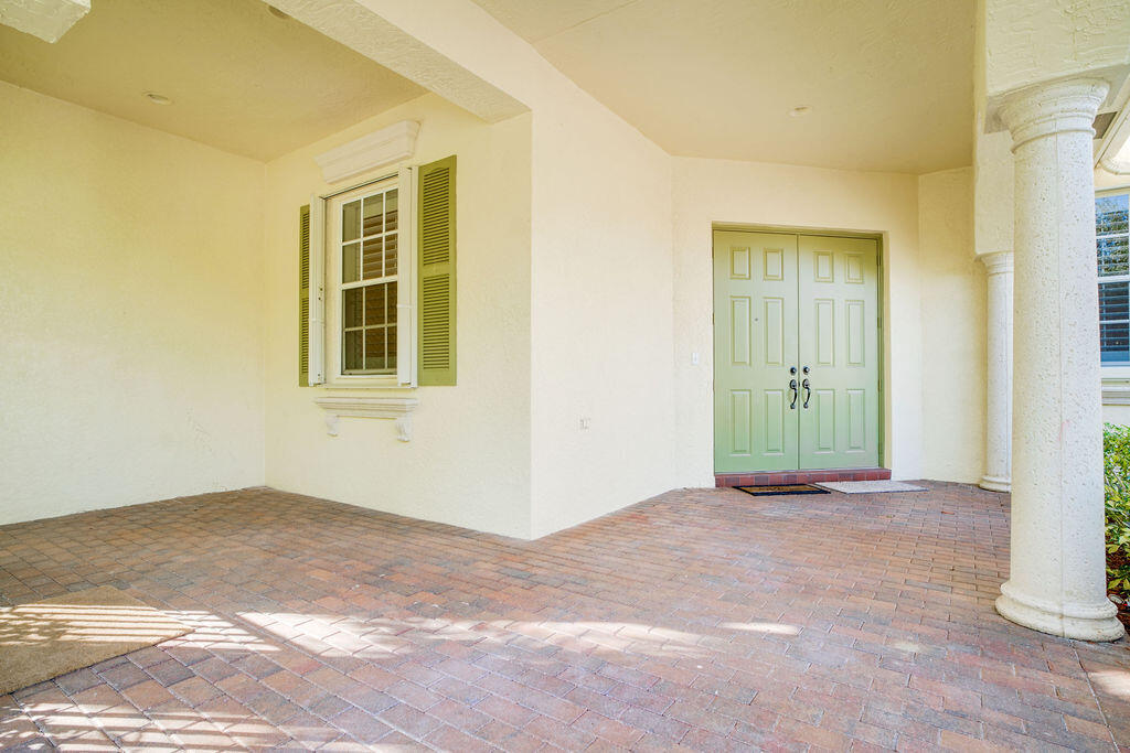 109 Via Azurra Jupiter, FL 33458 - Photo 3 of 84 1E2DEBEE-DBBA-4B36-91E2-1A7F17B0E7B9