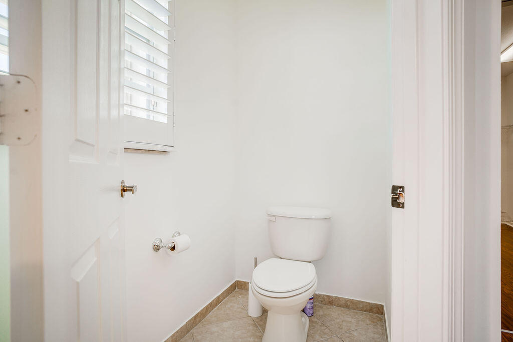 109 Via Azurra Jupiter, FL 33458 - Photo 31 of 84 6E8F3513-F9F0-4565-BA8F-EE89605ABE15