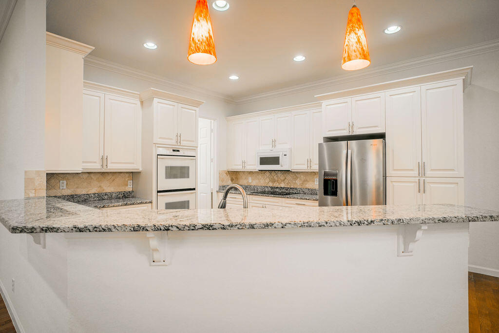 109 Via Azurra Jupiter, FL 33458 - Photo 7 of 84 B06C3ADF-F301-48FA-A973-3E87BD986F54