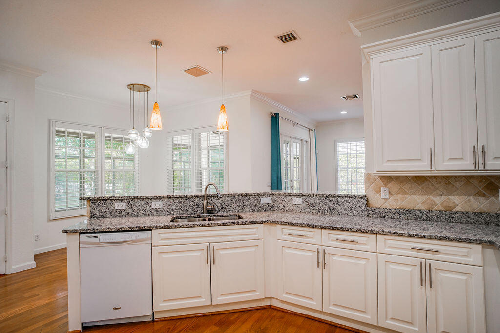 109 Via Azurra Jupiter, FL 33458 - Photo 8 of 84 18248C2F-8FAC-4D90-8576-24690534AC51