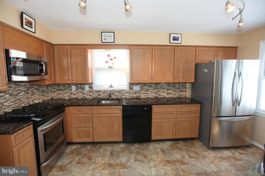 716 Overbrook Road Baltimore, MD 21212 - Photo 2 of 6 Kitchen