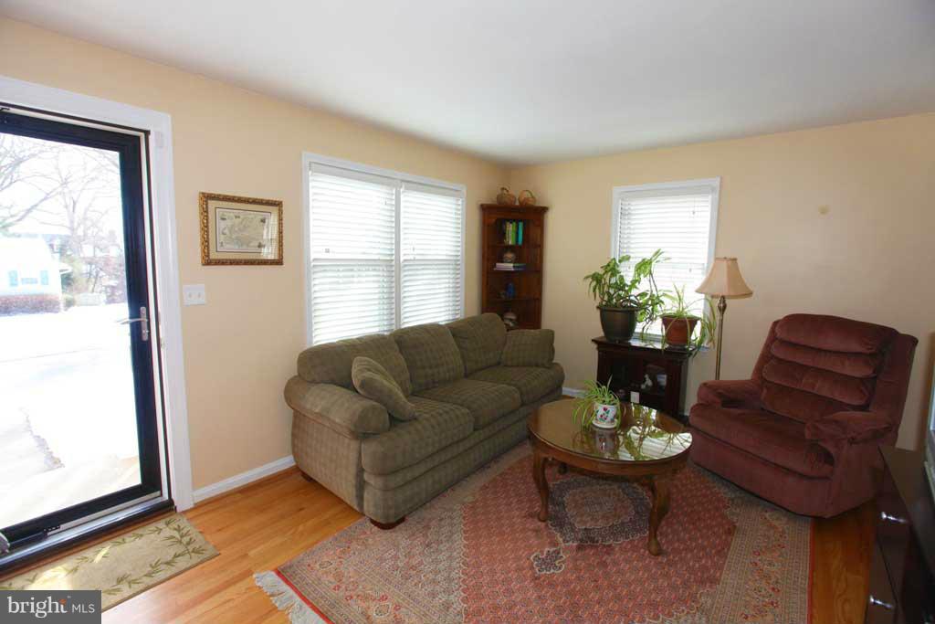 716 Overbrook Road Baltimore, MD 21212 - Photo 3 of 6 Living Room