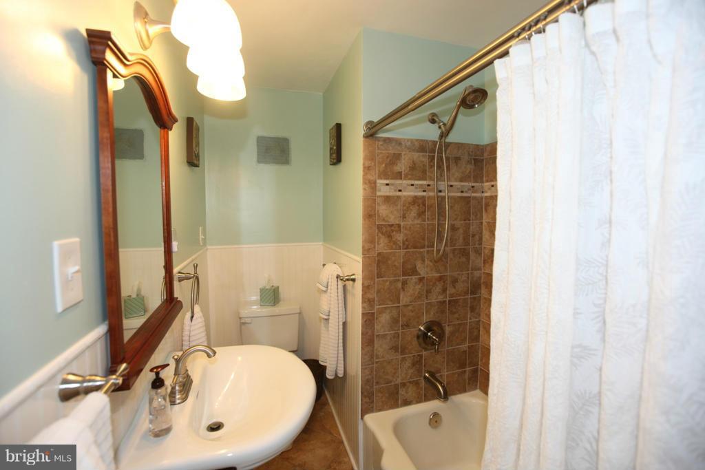 716 Overbrook Road Baltimore, MD 21212 - Photo 5 of 6 1st flr Full Bath