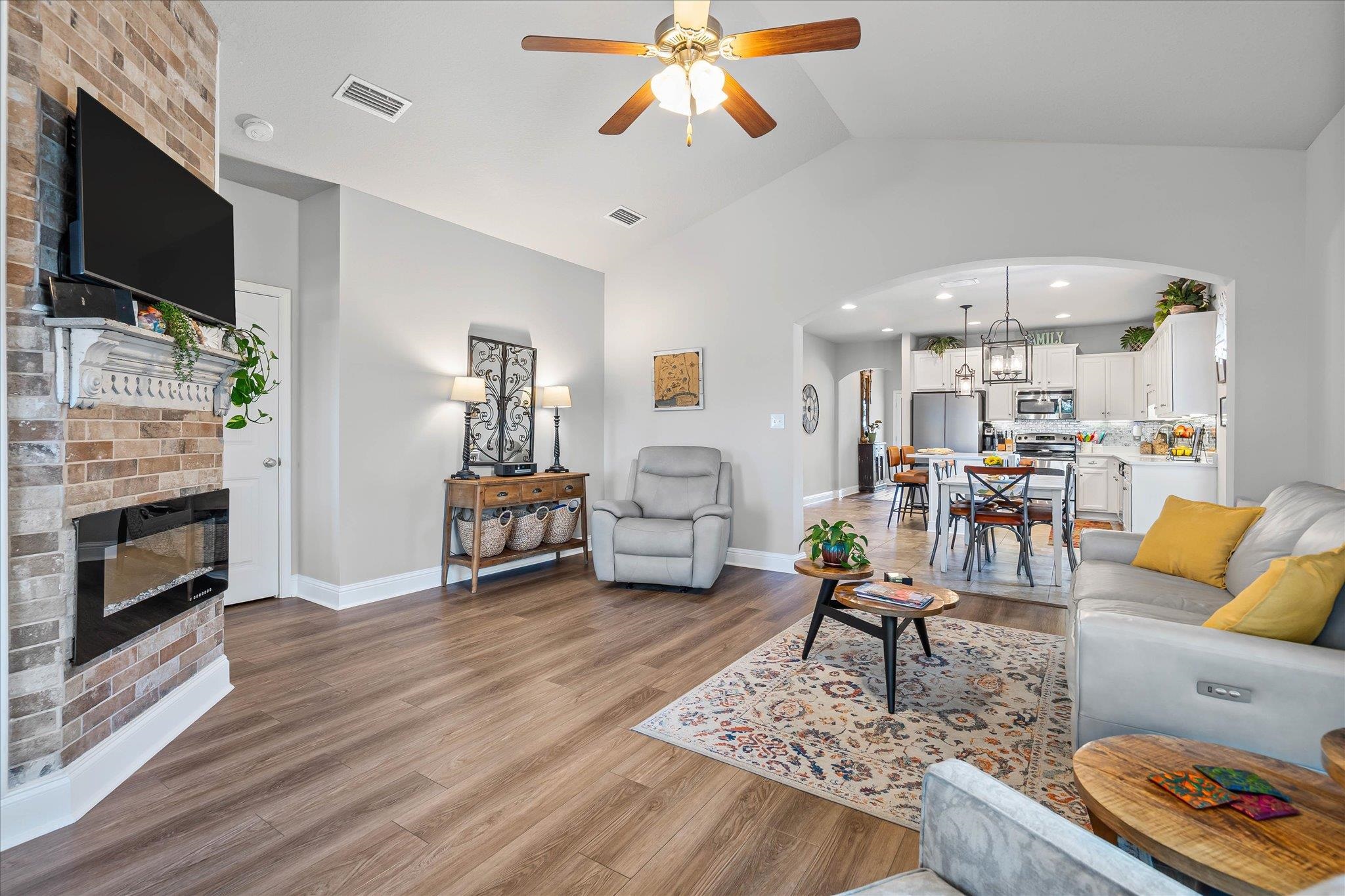 10677 Orkney Way Daphne, AL 36527 - Photo 3 of 22 Living Room