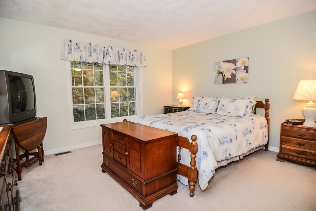 8 Blackburn Road, Unit 8 Windham, NH 03087 - Photo 11 of 26