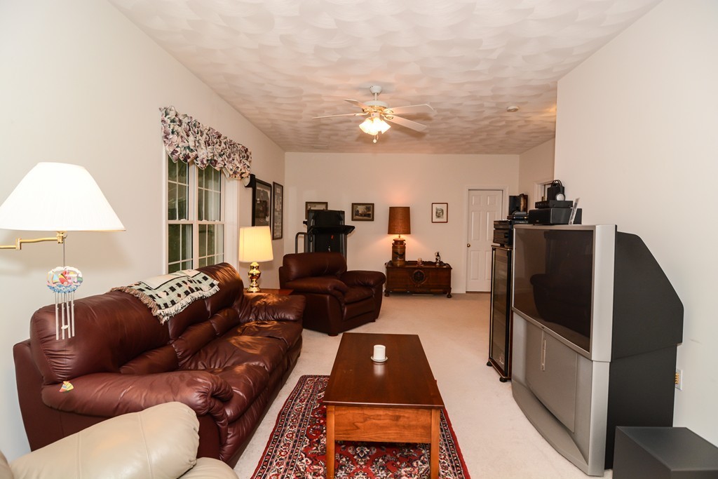8 Blackburn Road, Unit 8 Windham, NH 03087 - Photo 16 of 26