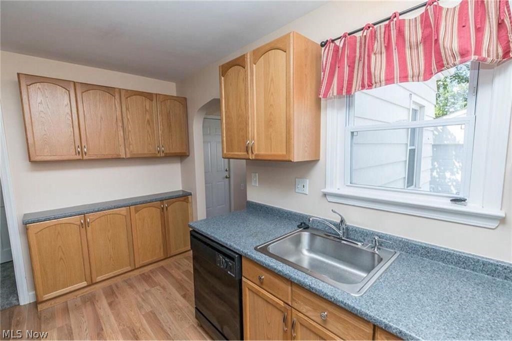 1266 Sunset Road Cleveland, OH 44124 - Photo 18 of 34