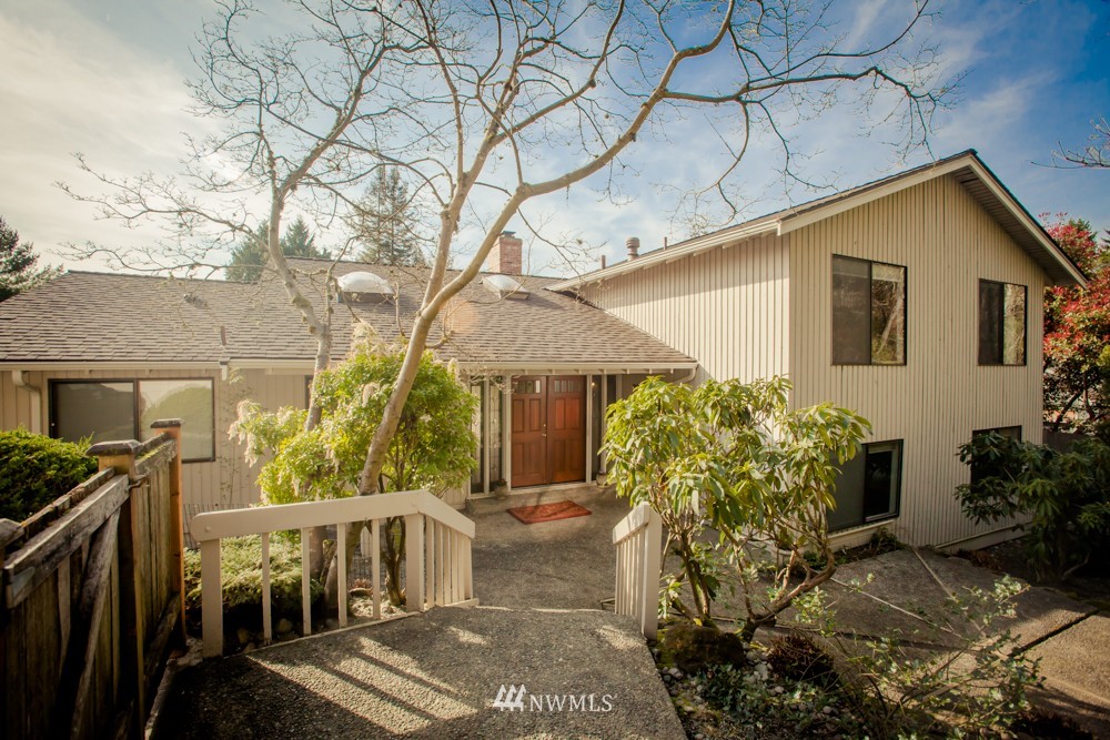 5558 West Mercer Way Mercer Island, WA 98040 - Photo 1 of 20 a view of a house with a yard