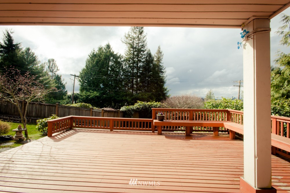 5558 West Mercer Way Mercer Island, WA 98040 - Photo 18 of 20 a view of a balcony with floor to ceiling window and wooden floor
