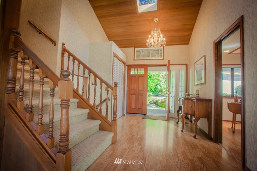5558 West Mercer Way Mercer Island, WA 98040 - Photo 3 of 20 a view of entryway and hall with wooden floor