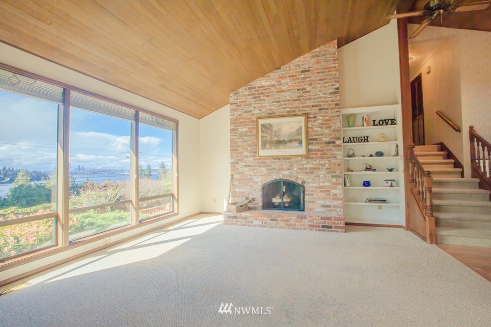 5558 West Mercer Way Mercer Island, WA 98040 - Photo 4 of 20 a view of a livingroom with a fireplace