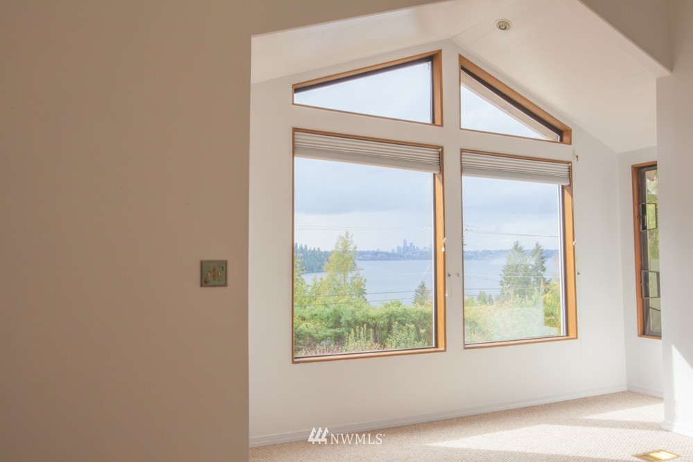 5558 West Mercer Way Mercer Island, WA 98040 - Photo 9 of 20 a view of a window in a room