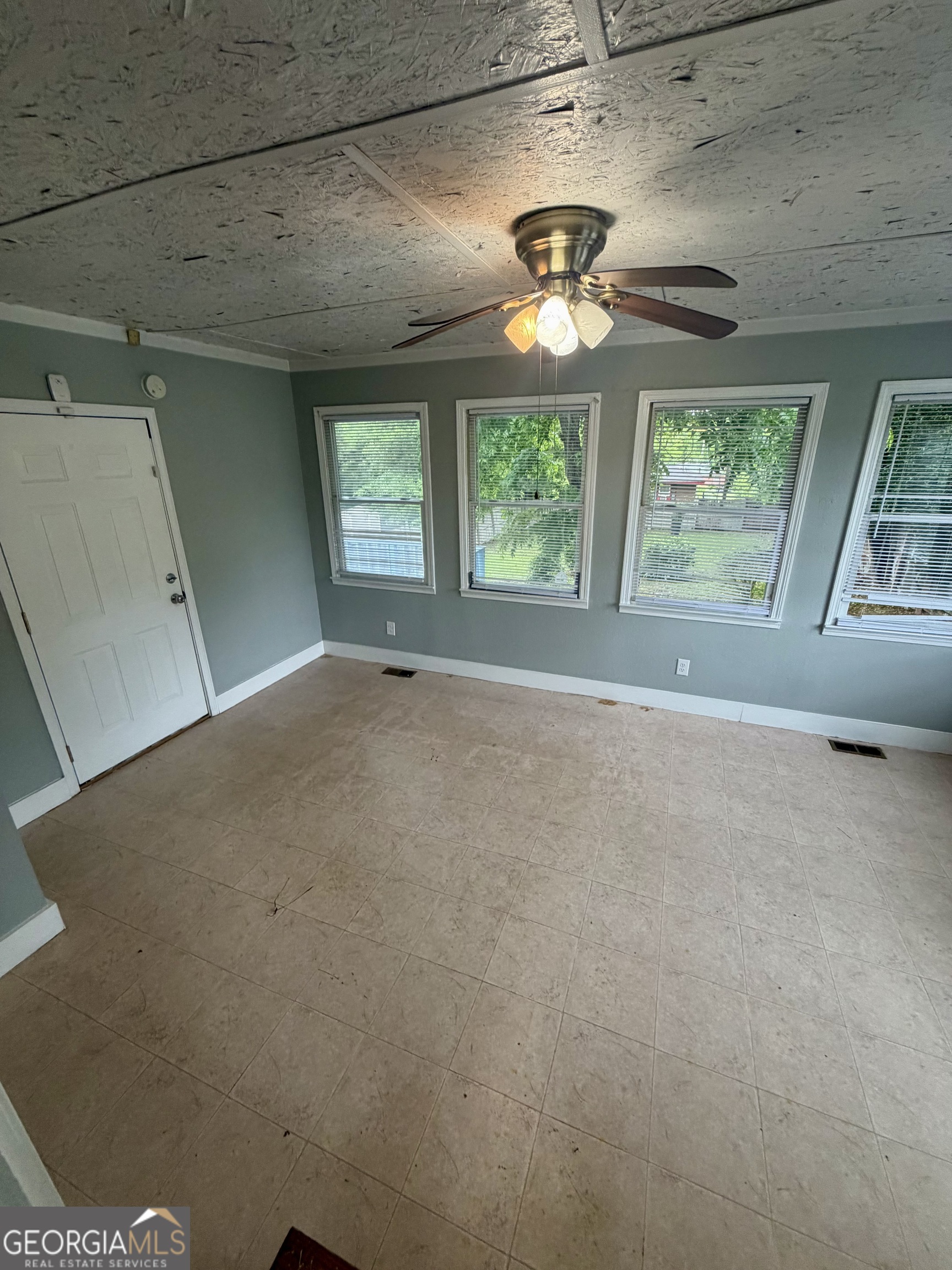 666 Woolfolk Street Macon, GA 31217 - Photo 44 of 60 a view of an empty room with a window