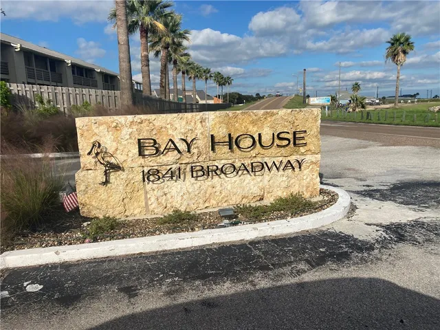 $402,000 | 2104 Bayhouse Drive, Rockport, TX 78382