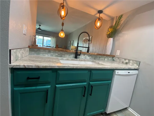 $402,000 | 2104 Bayhouse Drive, Rockport, TX 78382