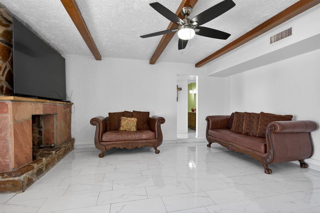 10569 Range Road Justin, TX 76247 - Photo 4 of 40