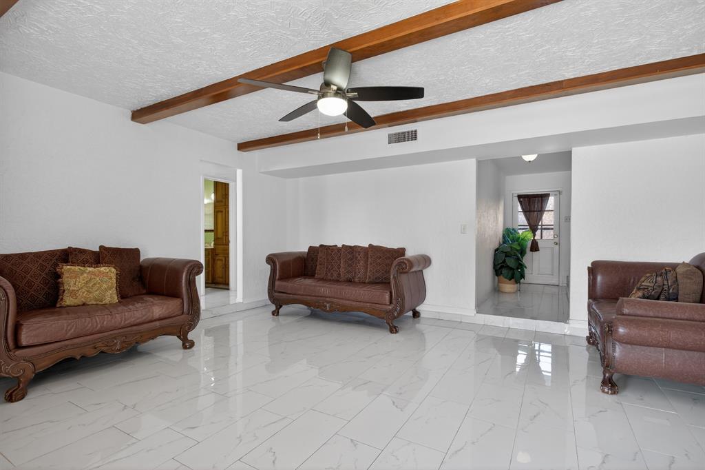 10569 Range Road Justin, TX 76247 - Photo 6 of 40