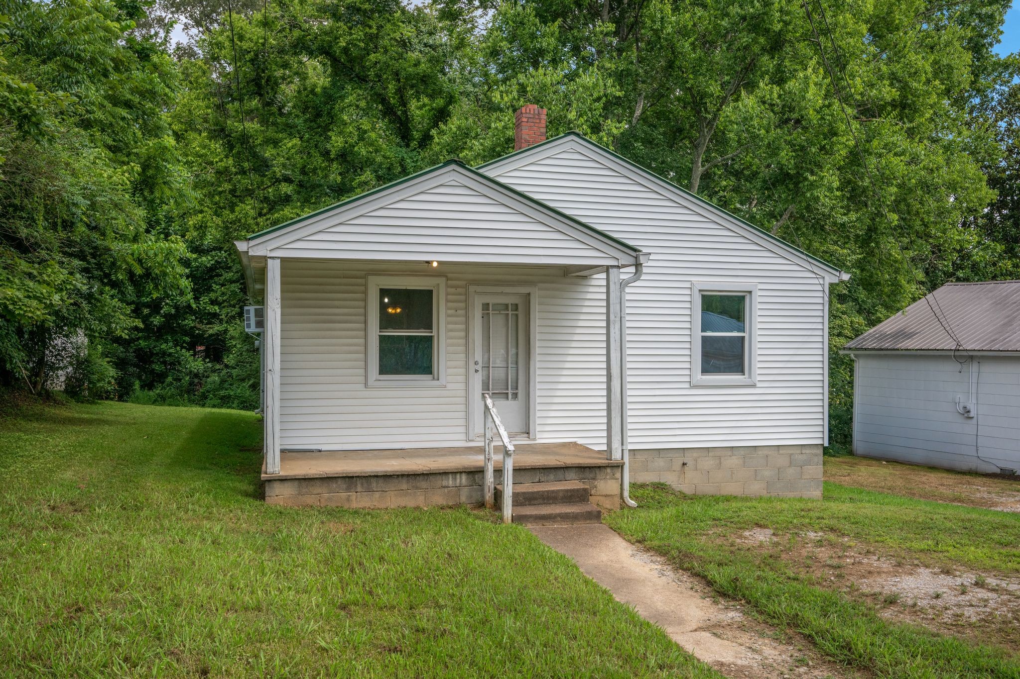 109 Riverside Drive Centerville, TN 37033 - Photo 4 of 29 a view of a house with a yard