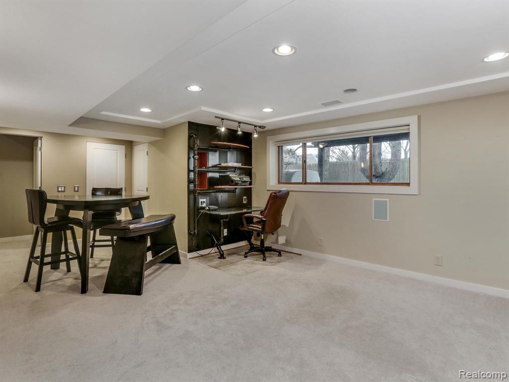 2965 Meadowbrook Drive Rochester Hills, MI 48309 - Photo 23 of 32