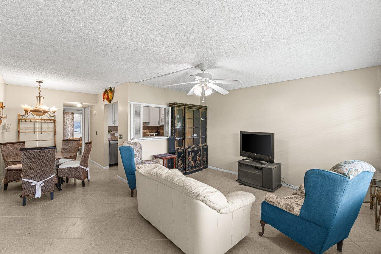 175 Suffolk F Boca Raton, FL 33434 - Photo 5 of 23 004-175SuffolkE-BocaRaton-FL-33434-SMALL