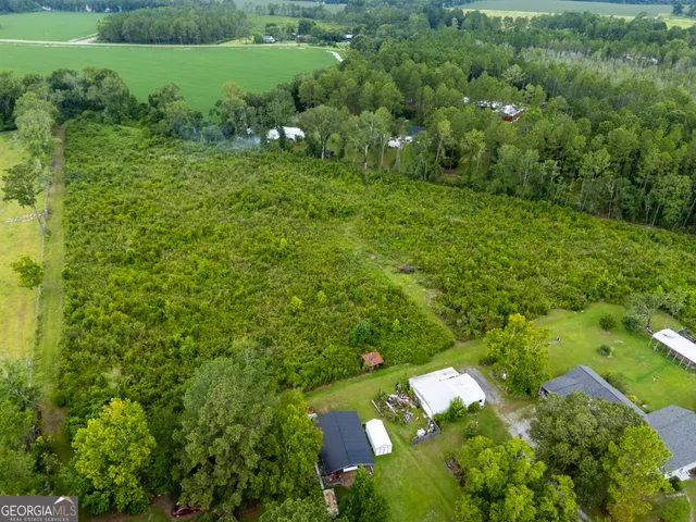 a view of yard with green space