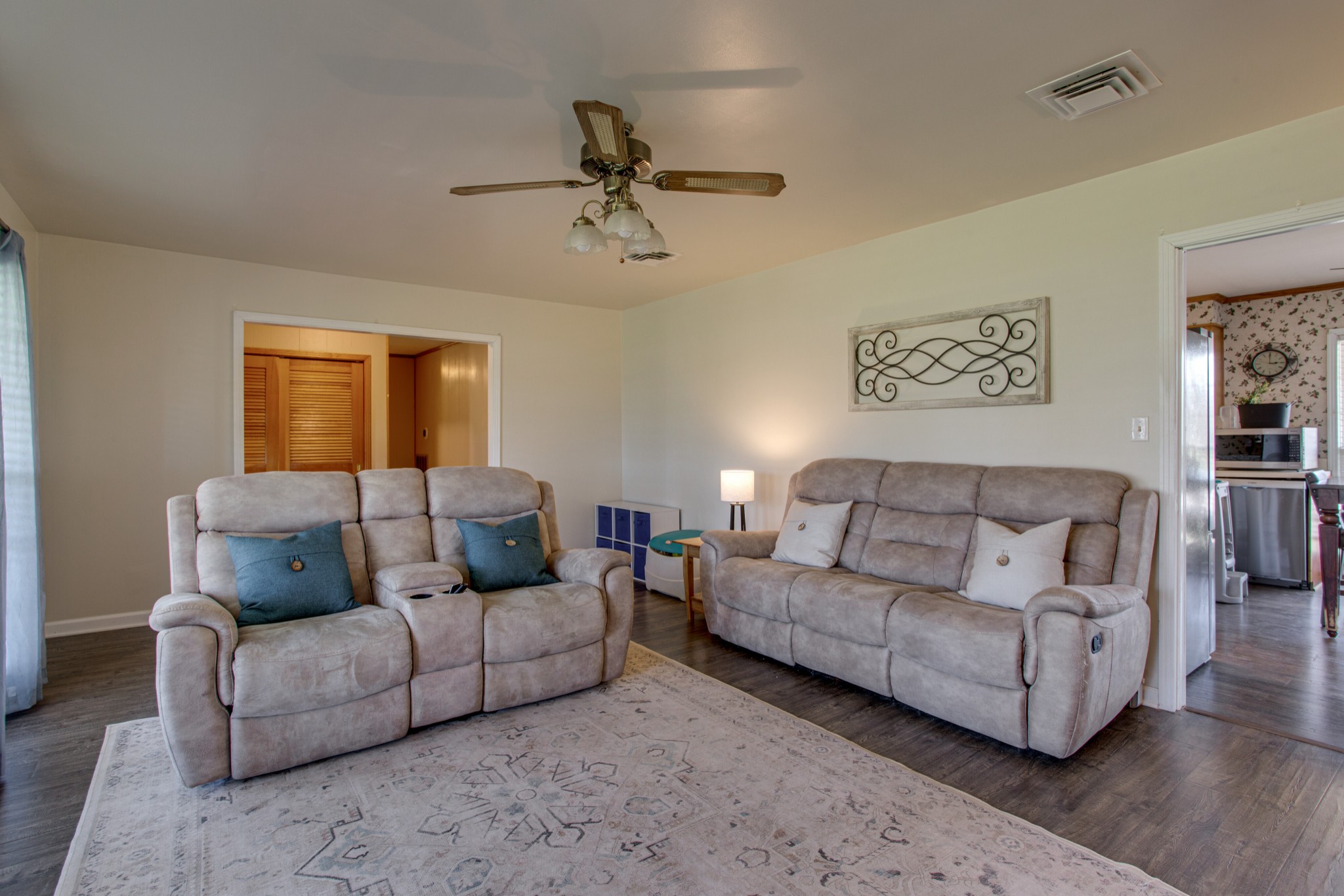 350 Flat Woods Road Lebanon, TN 37090 - Photo 8 of 33 a living room with furniture and a couch