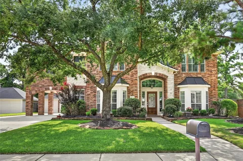 $699,000 | 10111 Earlington Manor Drive, Spring, TX 77379