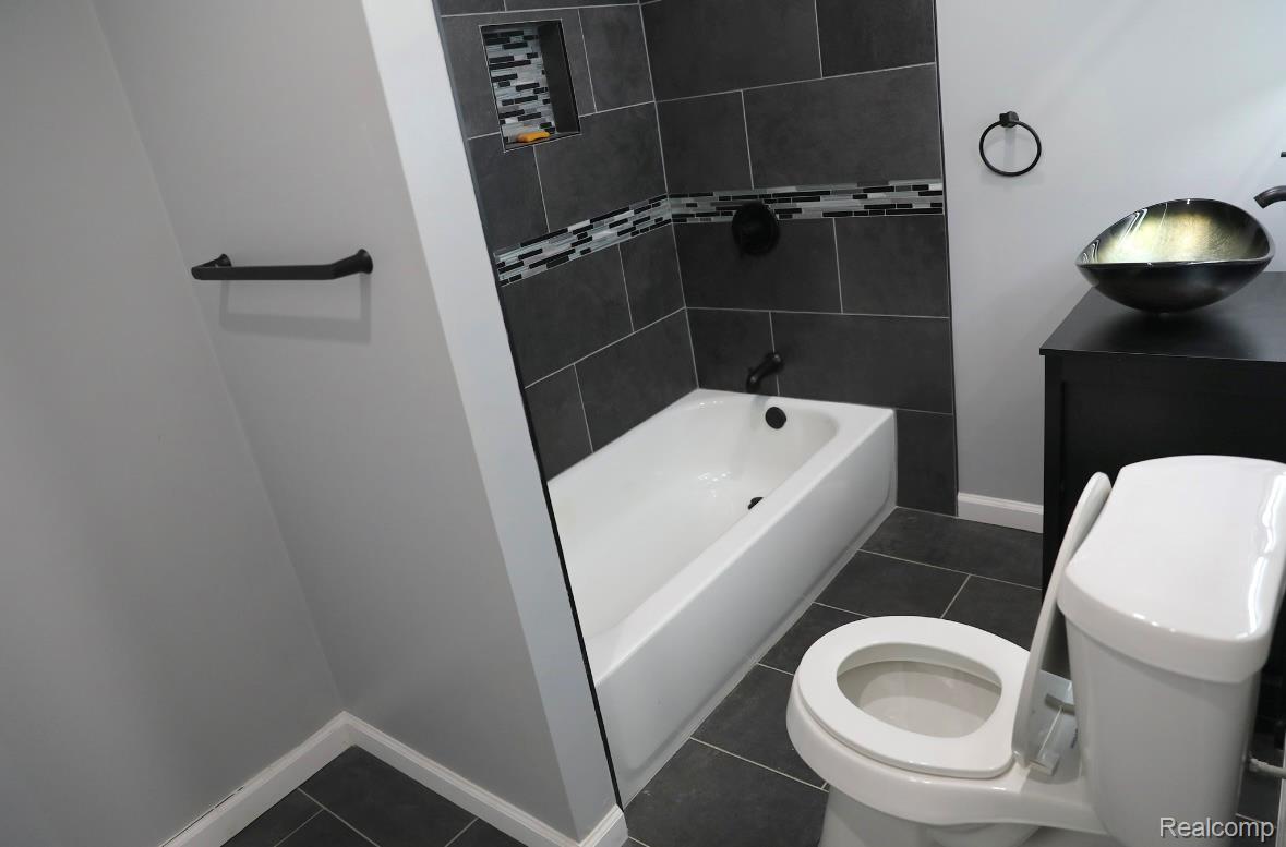 5012 Fischer Street Detroit, MI 48213 - Photo 16 of 22 Full master bath with vanity, and shower / tub combination