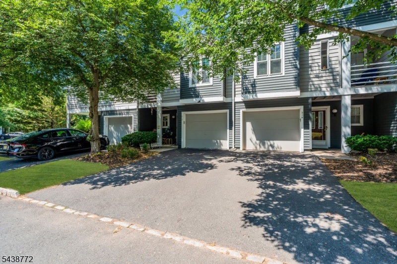 213 Longview Road Bridgewater, NJ 08807 - Photo 4 of 47