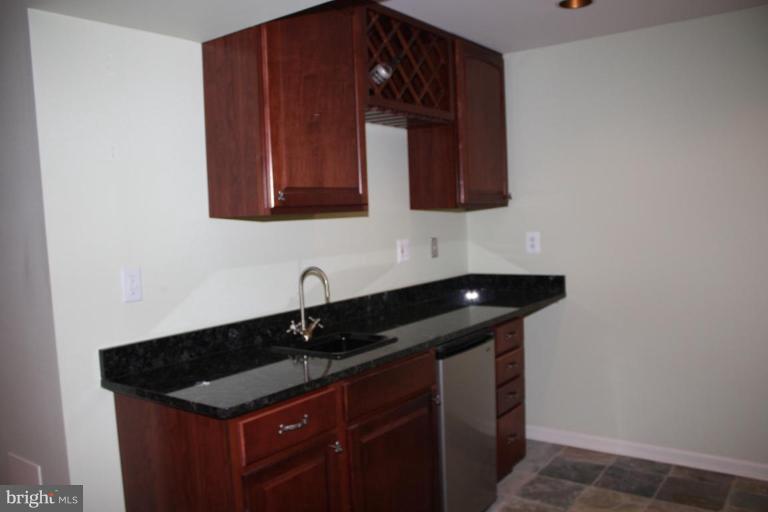 410 Longdraft Road Gaithersburg, MD 20878 - Photo 18 of 22 Wet Bar