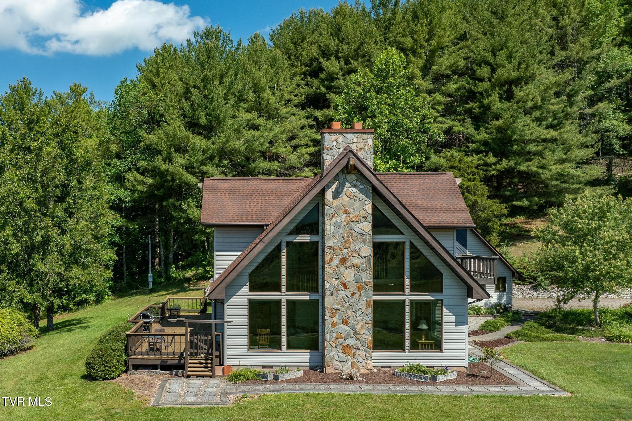 336 Mack Branch Road Mountain City, TN 37683 - Photo 2 of 94 336 Mack Branch Road (16 of 109)