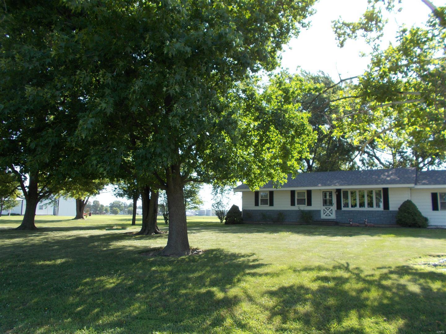 414 East Jacob Road Gorham, IL 62940 - Photo 3 of 29