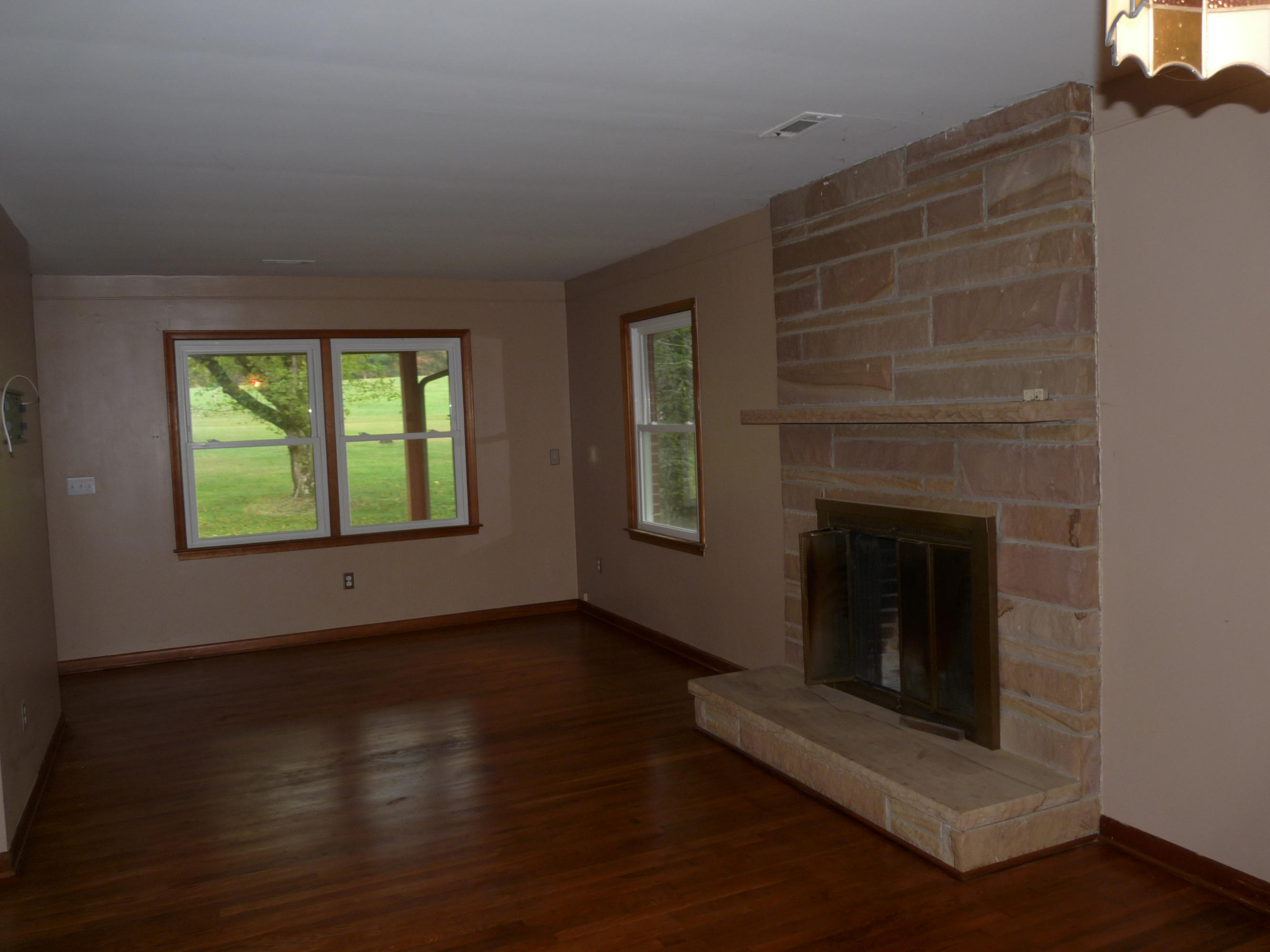 2533 Clint Lowe Road Crossville, TN 38572 - Photo 15 of 29 Living Room