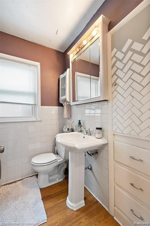 423 West 12 Mile Road Royal Oak, MI 48073 - Photo 32 of 42 423 W 12 Mile Interior-20.jpg