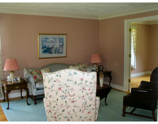 186 Harrington Road Waltham, MA 02452 - Photo 6 of 20 Gallery Image 6
