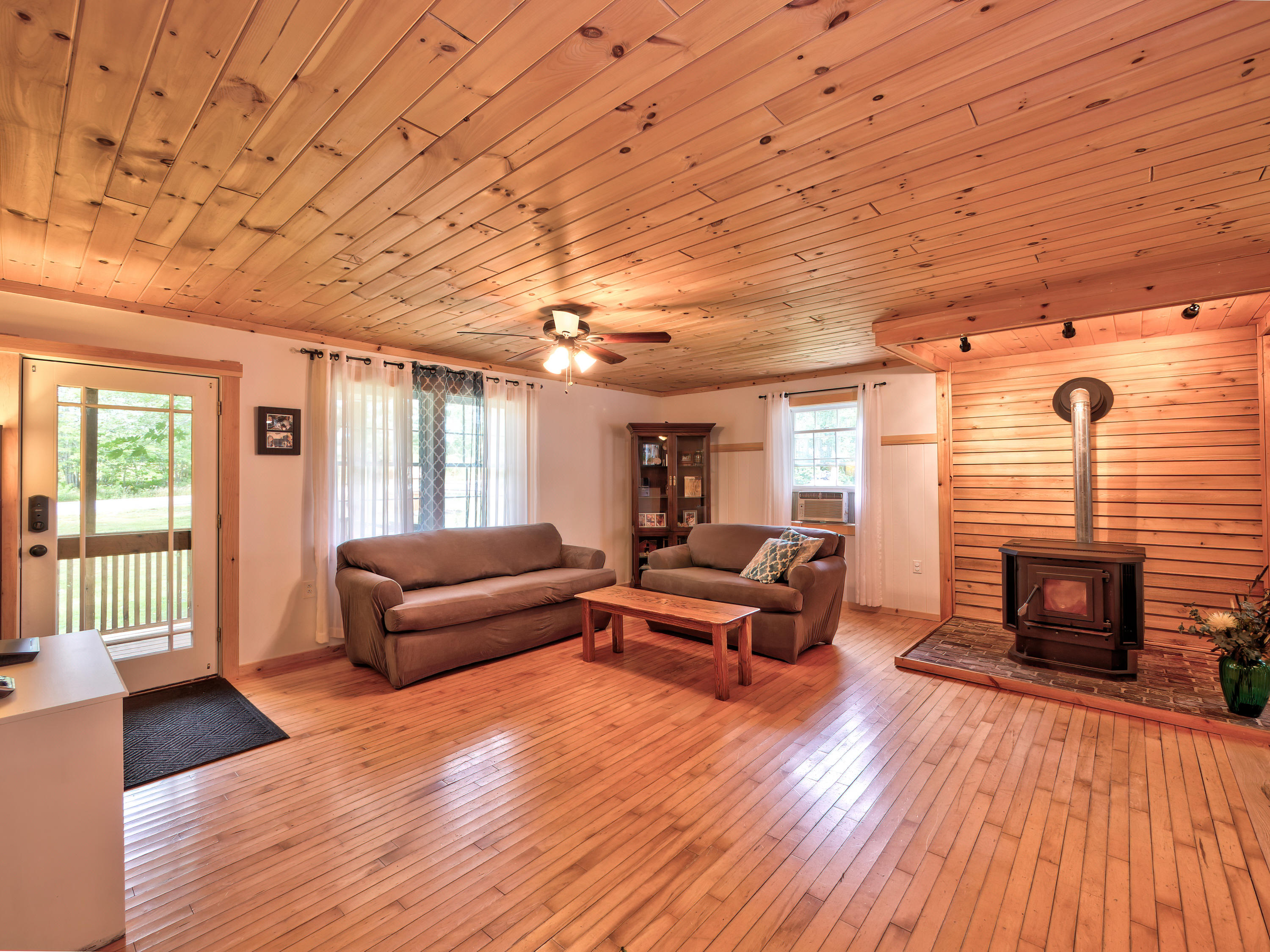 336 Point Road Ellsworth, ME 04605 - Photo 6 of 32 Living Room