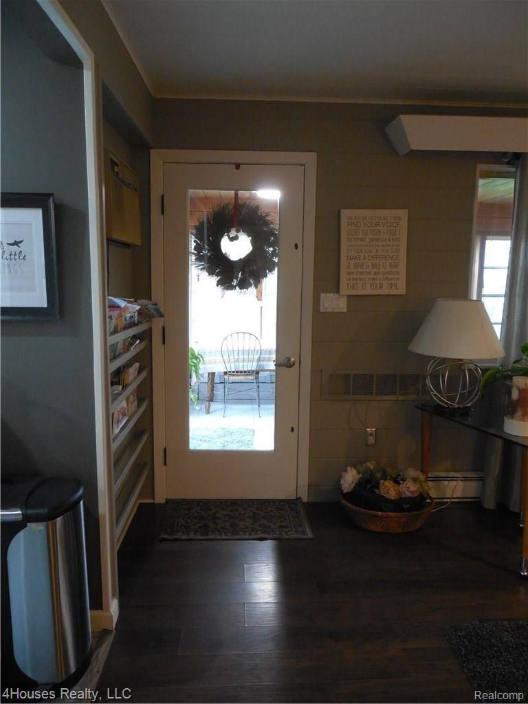 2686 New England Drive Rochester, MI 48309 - Photo 32 of 58 Door in family room to Florida room