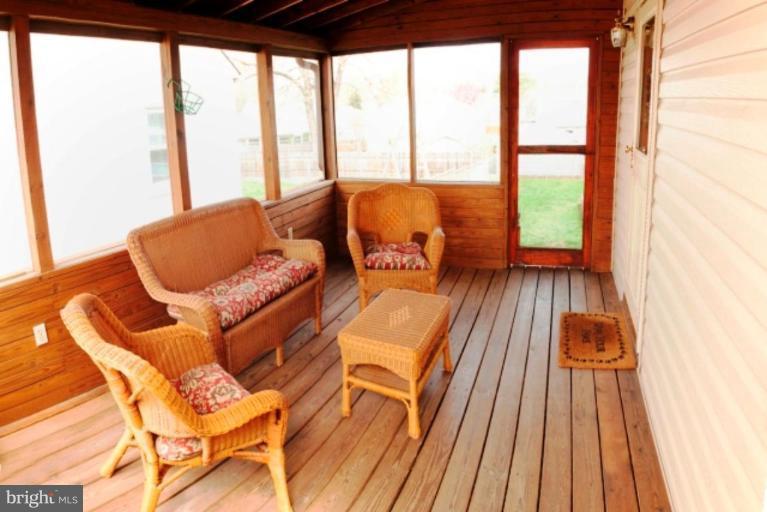 Screened-in Porch