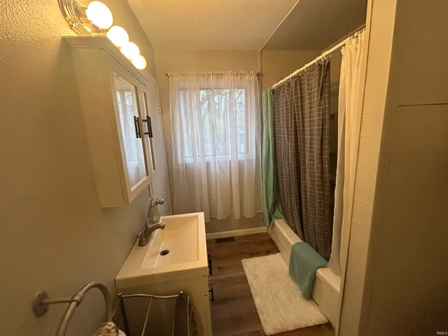 $184,900 | 513 West Washington Street, Galveston, IN 46932