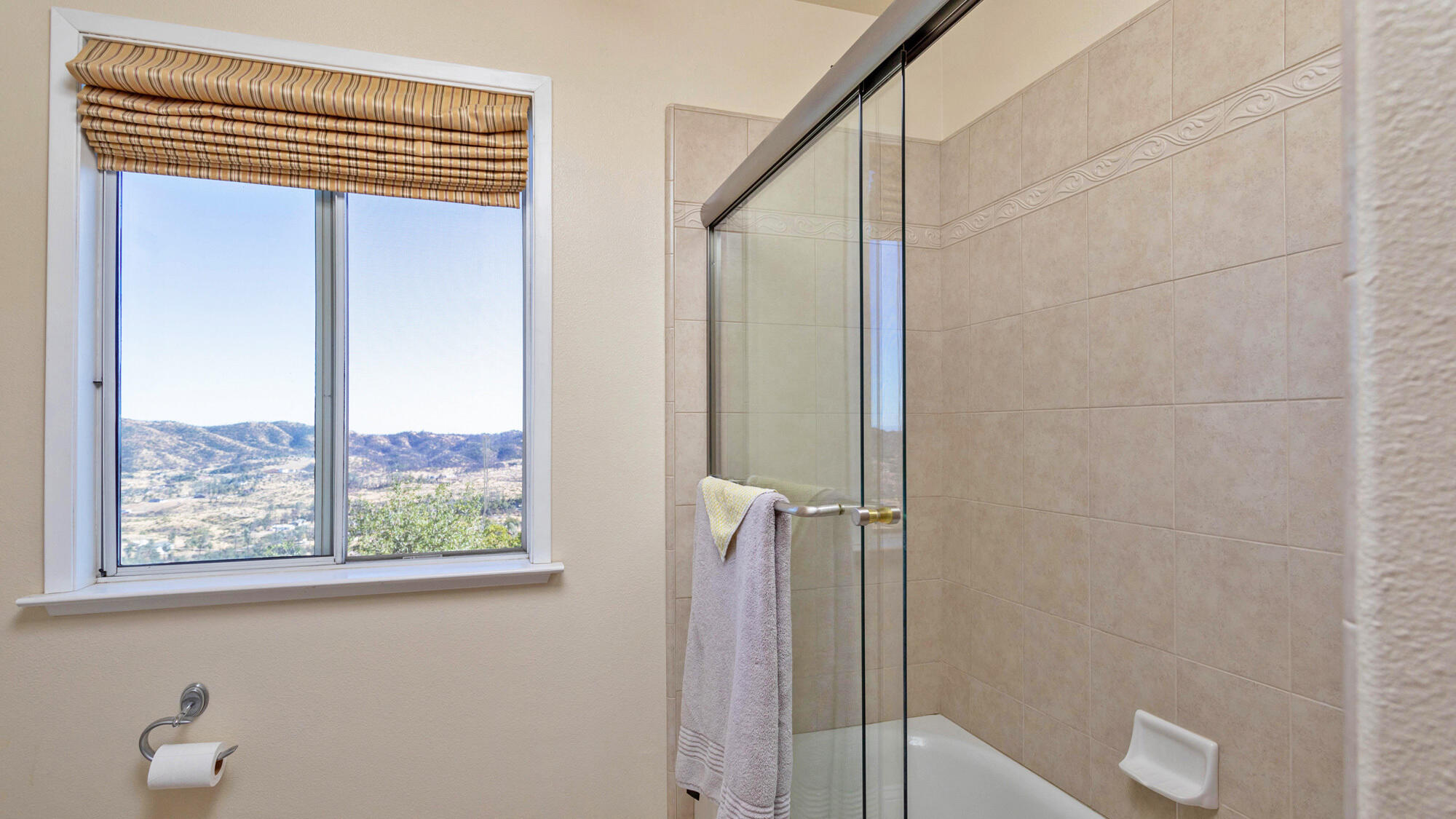 15723 Highland Point Way Redding, CA 96001 - Photo 24 of 40 bath2a