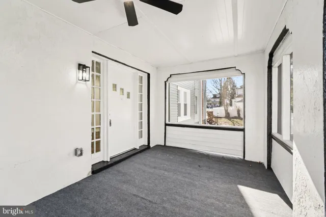 a view of a house with backyard and trees